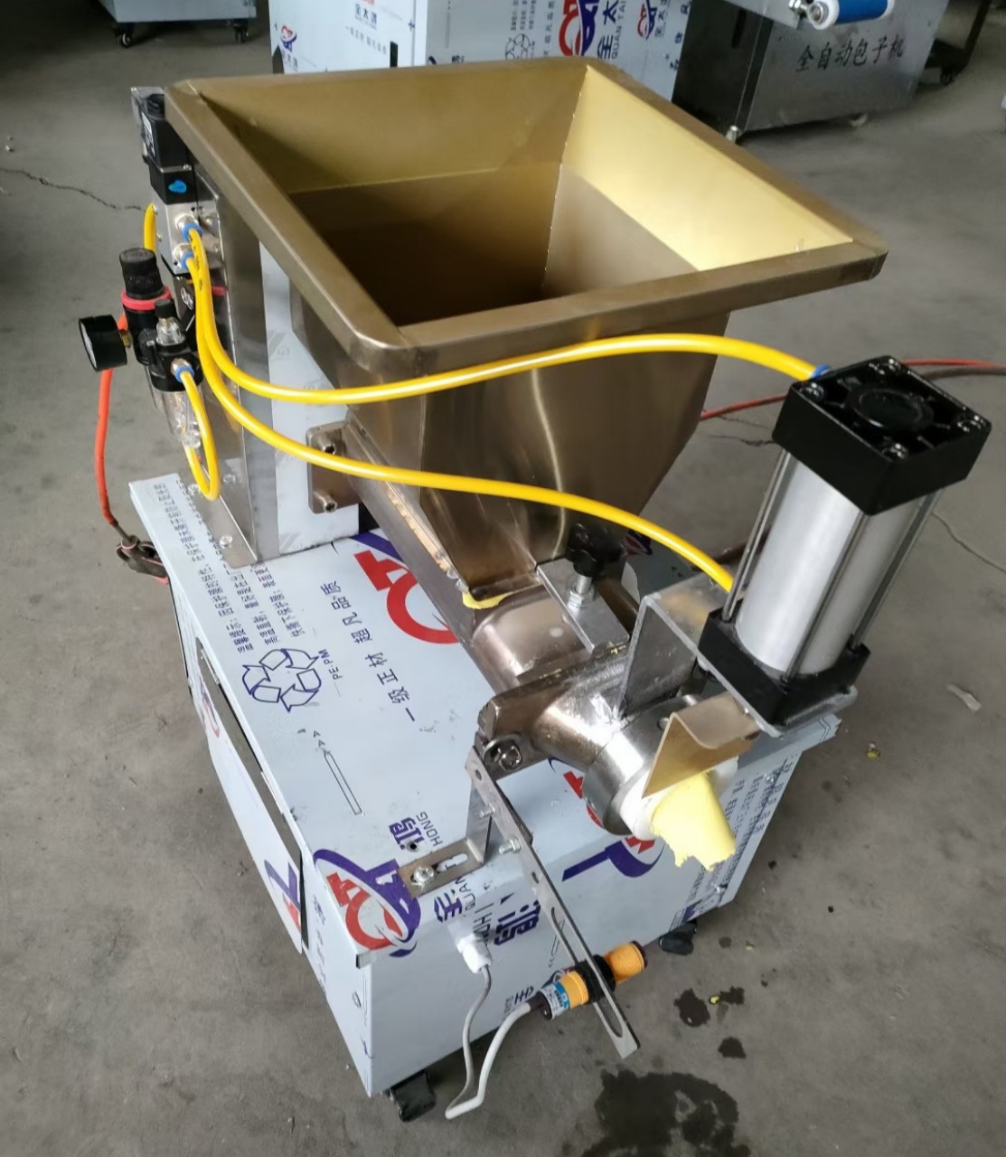 Máy Đùn Chia Cắt Bột Tự Động